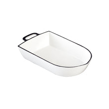 Lade das Bild in den Galerie-Viewer, Ein kleiner Bräter aus Gusseisen. Der Bräter ist von Gourmetina. Die Innenseite ist weiß emailliert. Die Außenseite ist farbig emailliert.