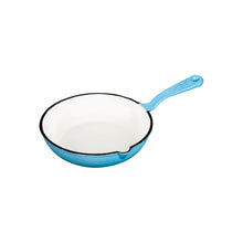 Lade das Bild in den Galerie-Viewer, Eine kleine Bratpfanne aus Gusseisen. Die Pfanne ist von Gourmetina. Die Innenseite ist weiß emailliert. Die Außenseite ist farbig emailliert.